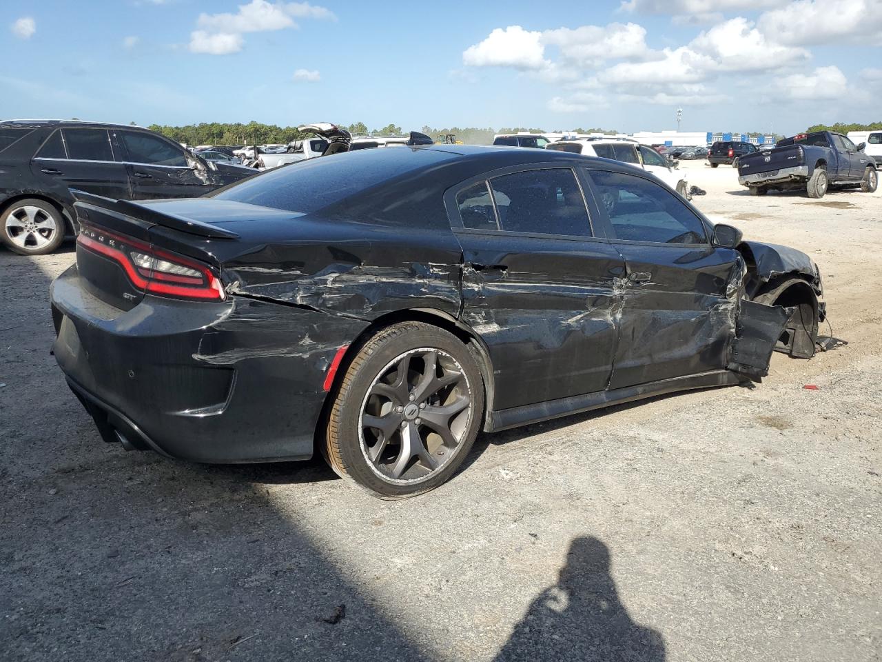 VIN 2C3CDXHG6KH567635 2019 DODGE CHARGER no.3