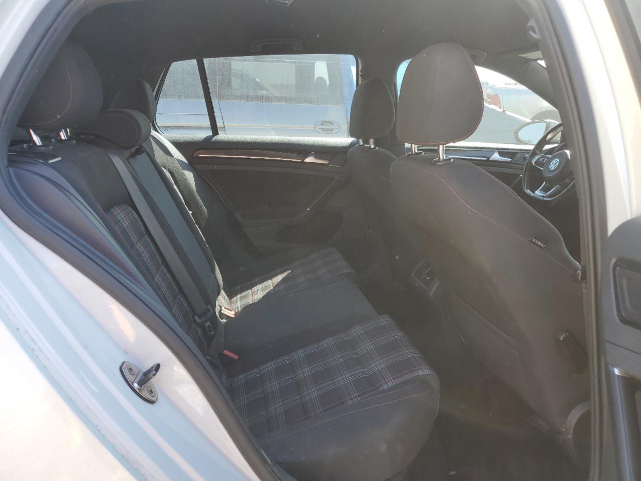 2017 Volkswagen GTI - Image 10