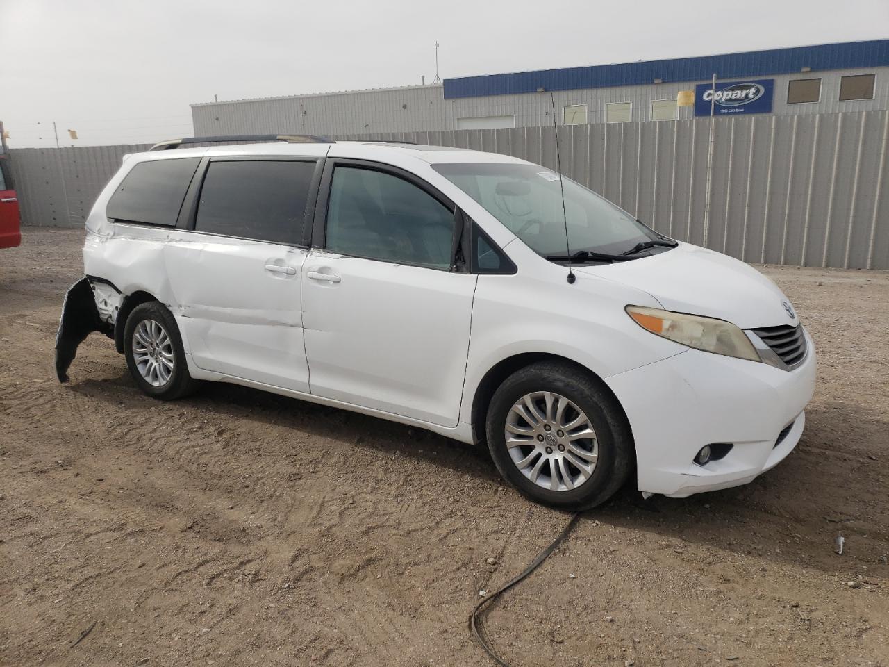 2011 Toyota Sienna - Image 4