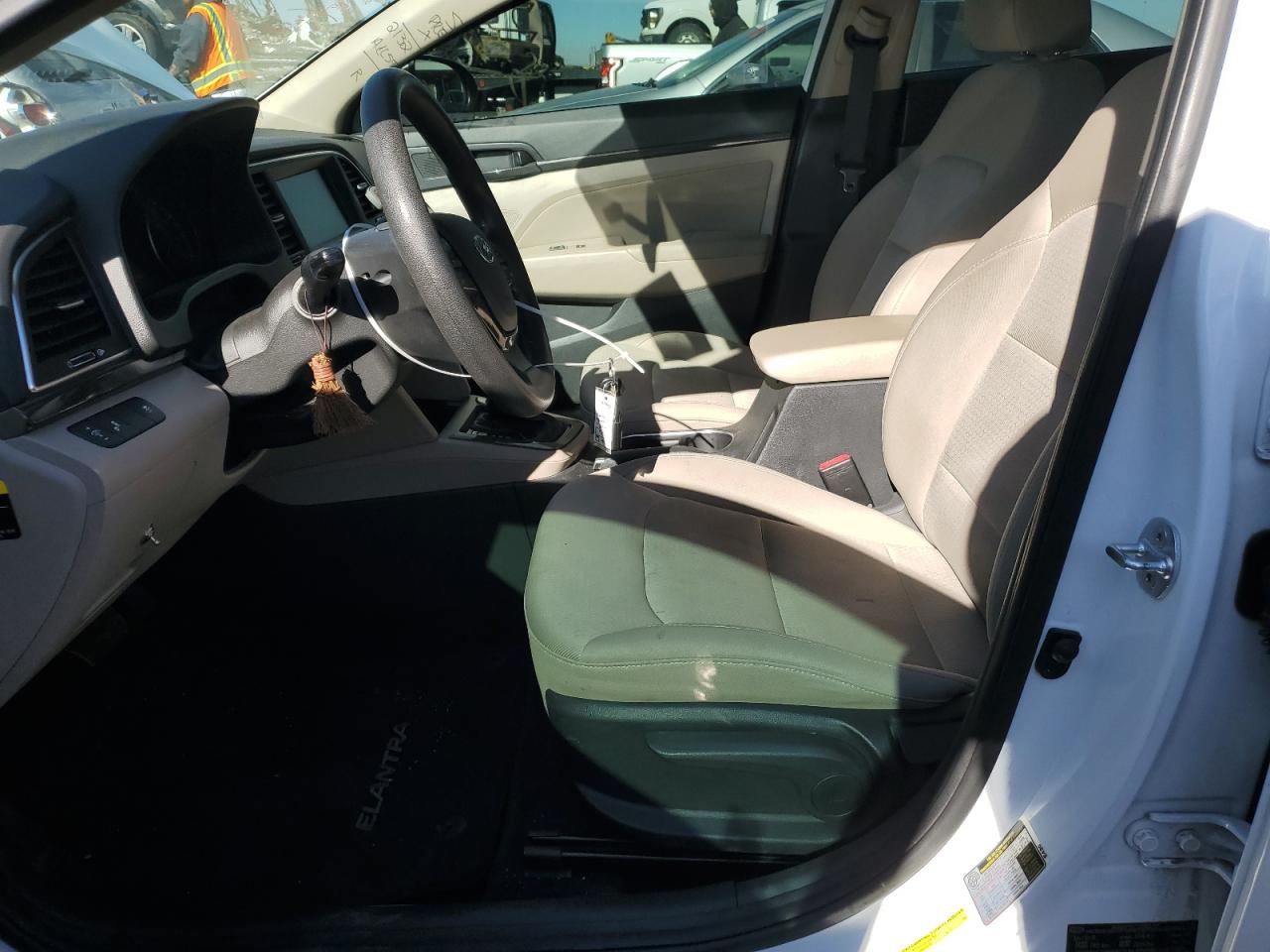 2018 Hyundai Elantra - Image 7