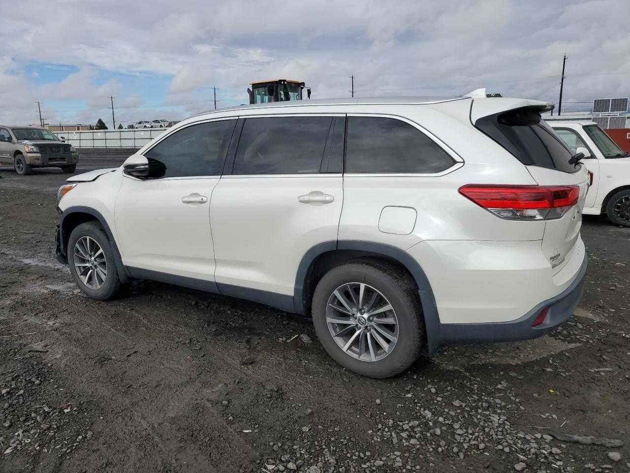 2019 Toyota Highlander - Image 2