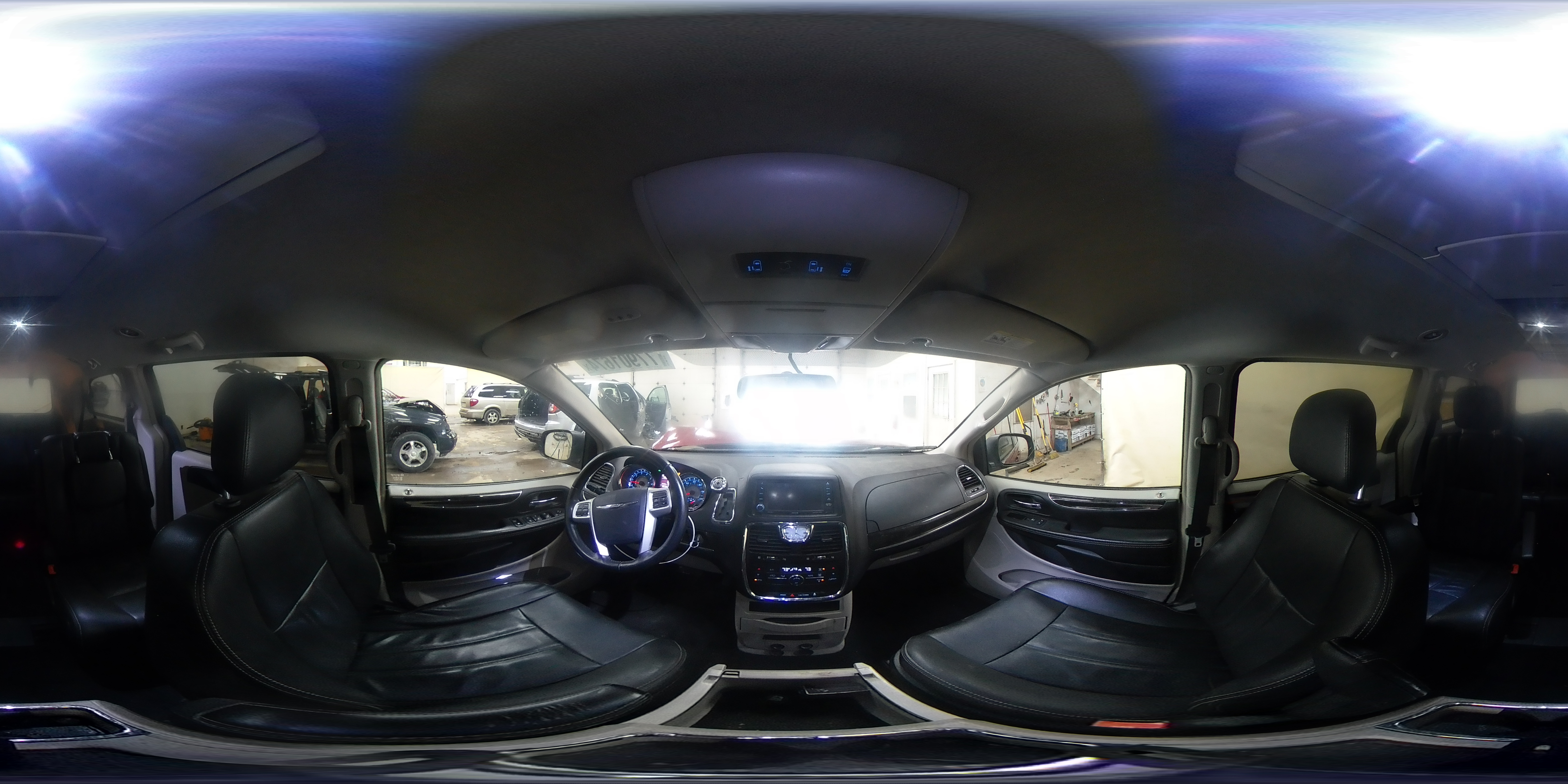 2015 Chrysler Town & Country - Image 15