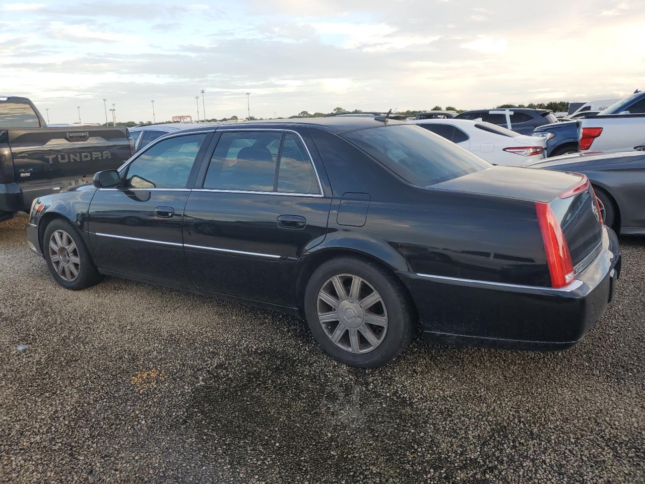2006 Cadillac DTS - Image 2