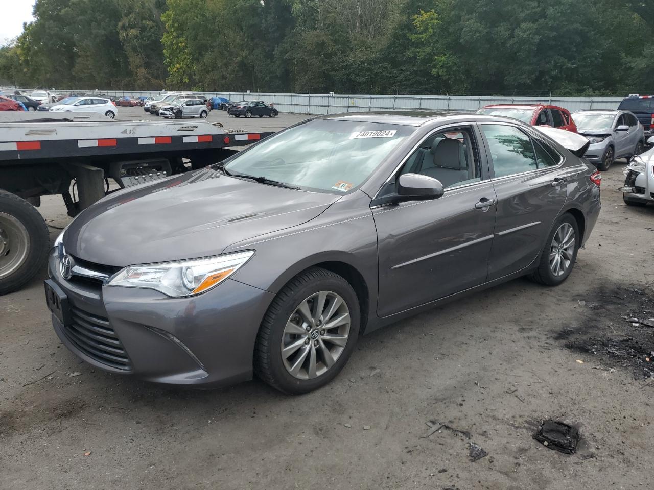 4T1BF1FK1HU689648 2017 TOYOTA CAMRY - Image 1