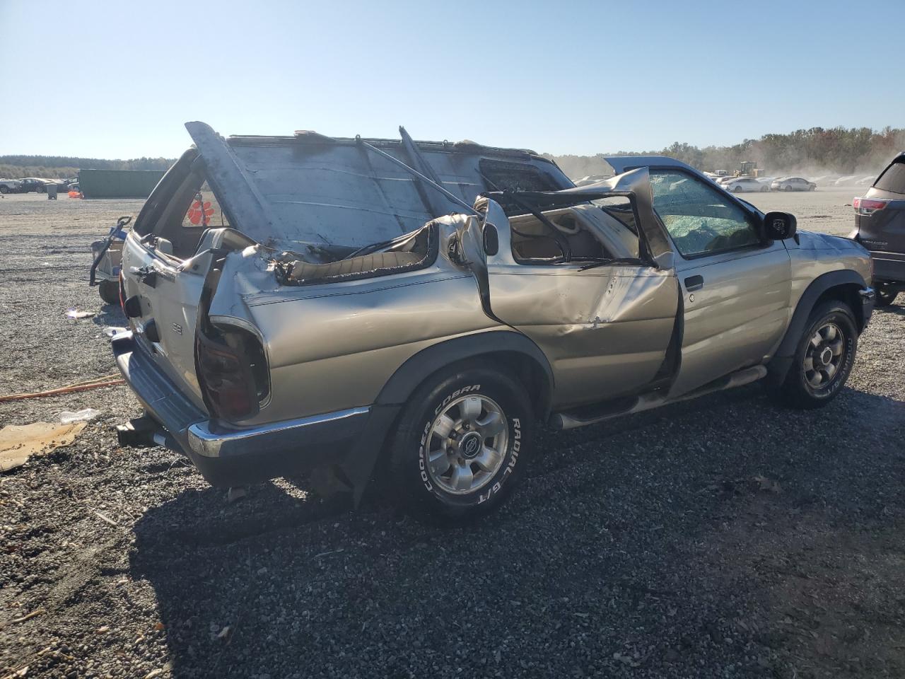 1996 Nissan Pathfinder - Image 3