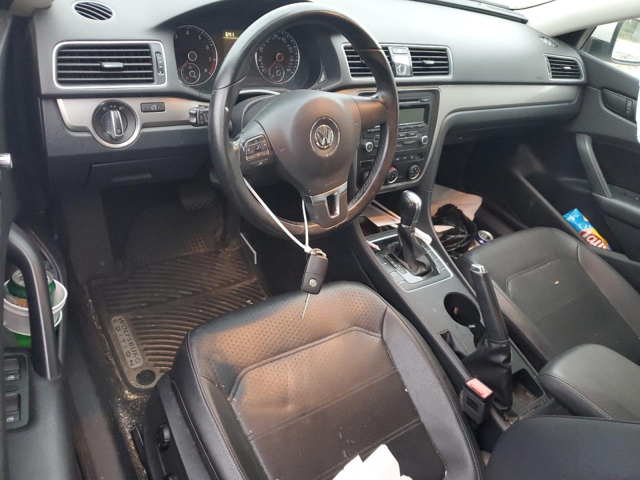 2015 Volkswagen Passat - Image 8