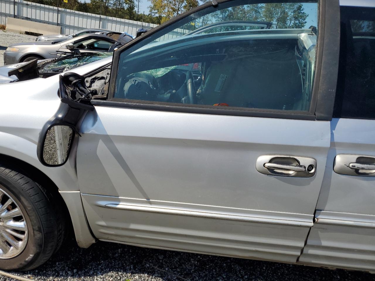 2002 Chrysler Town & Country - Image 7
