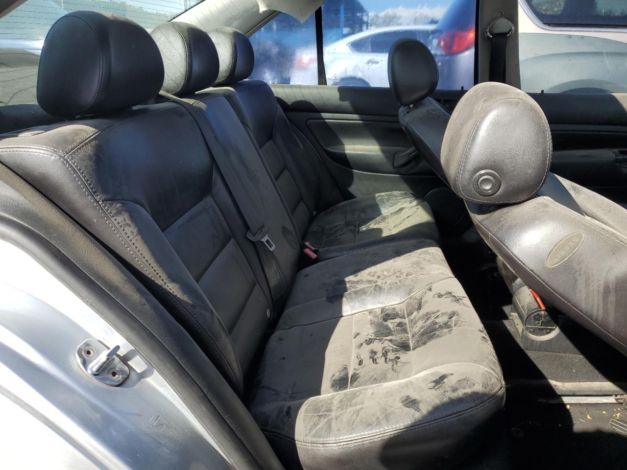 2003 Volkswagen Jetta - Image 10