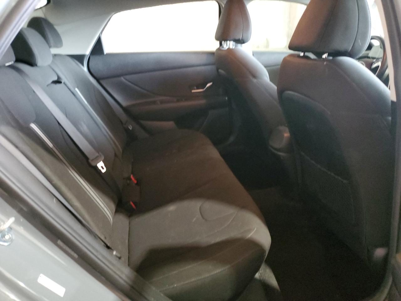 2022 Hyundai Elantra - Image 10