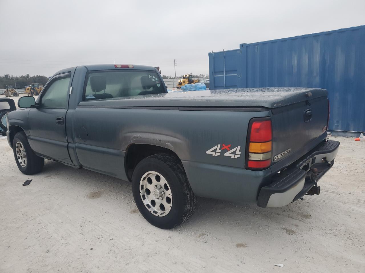 2006 GMC Sierra - Image 2
