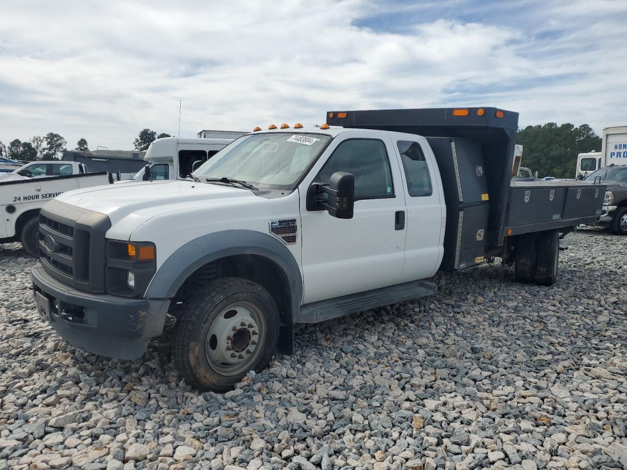 2009 Ford F550 - Image 2