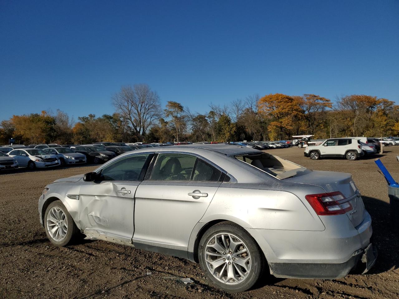 2018 Ford Taurus - Image 2