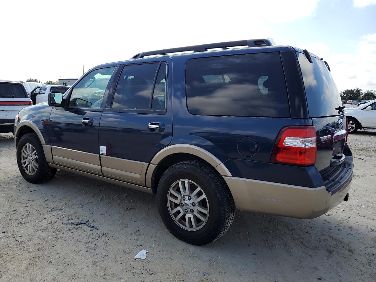 1FMJU1J50DEF12063 2013 Ford Expedition Xlt