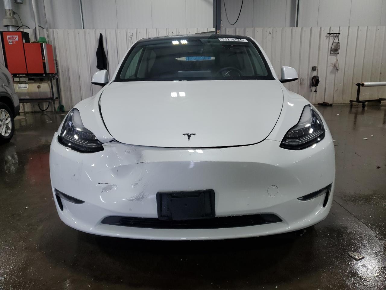 2020 Tesla Model Y VIN: 5YJYGDEF8LF002720 Lot: 74219424