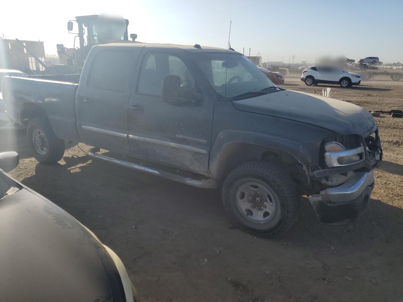 2004 GMC Sierra - Image 4
