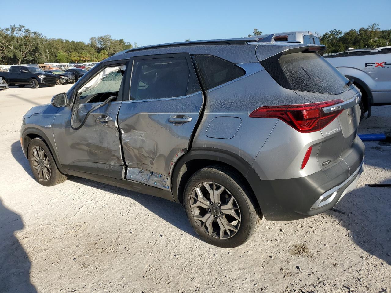 2023 Kia Seltos - Image 2