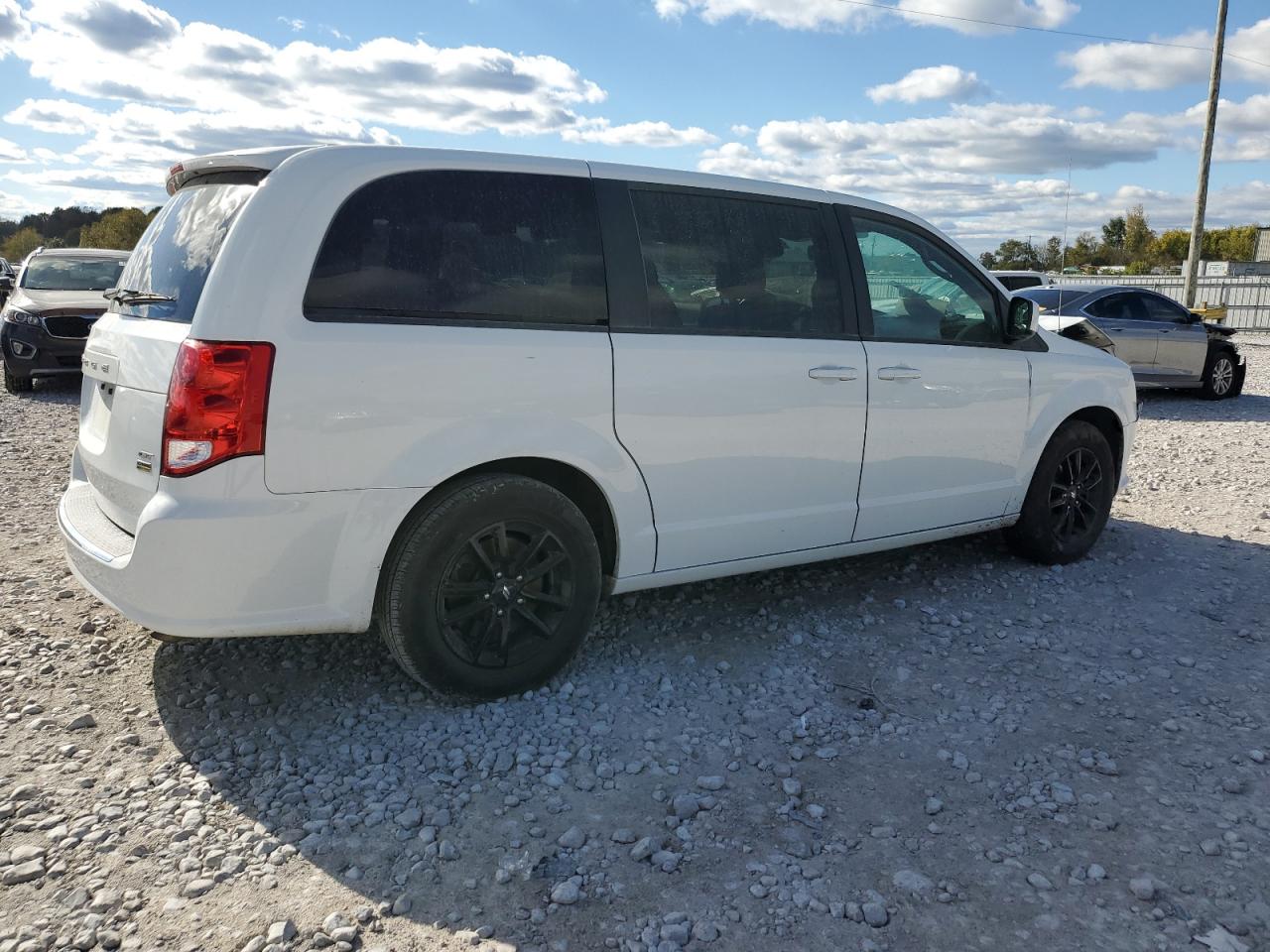 2019 Dodge Caravan - Image 3