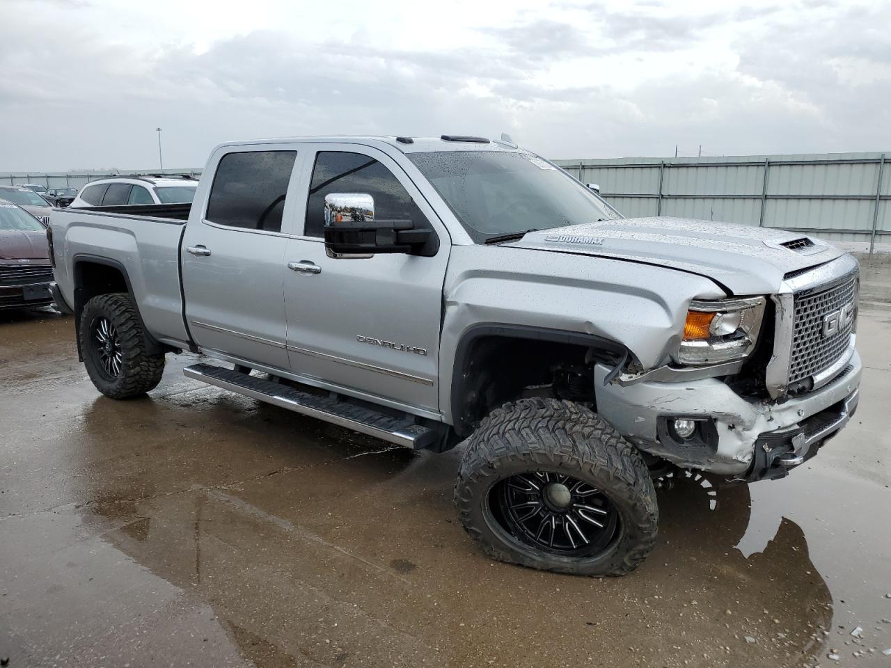 2017 GMC Sierra - Image 4
