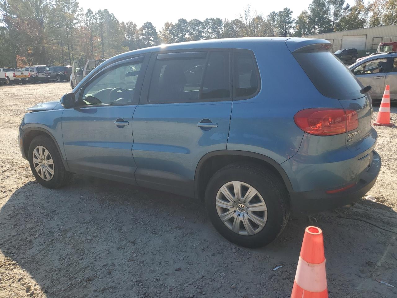 2018 Volkswagen Tiguan - Image 2