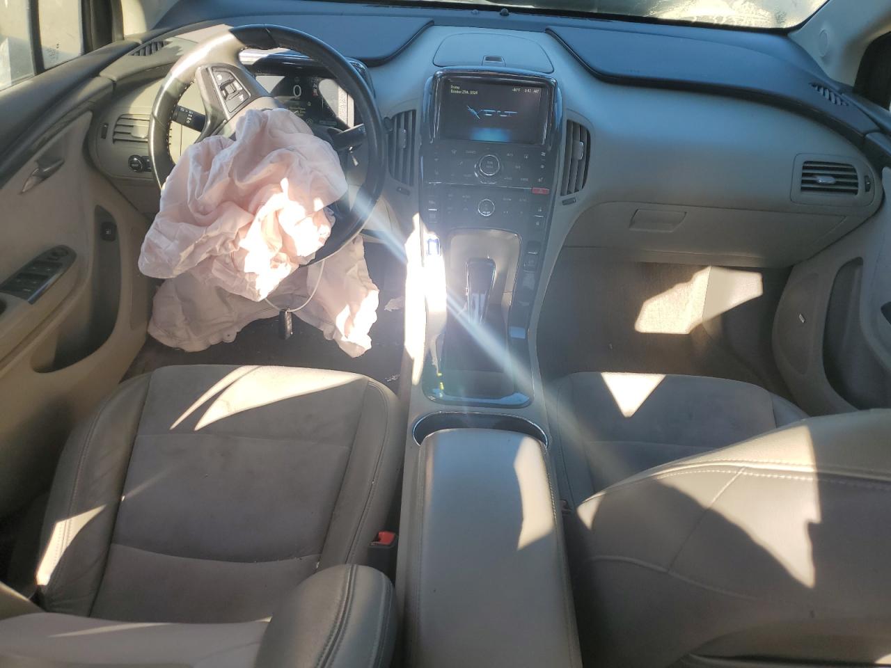 2015 Chevrolet Volt - Image 8