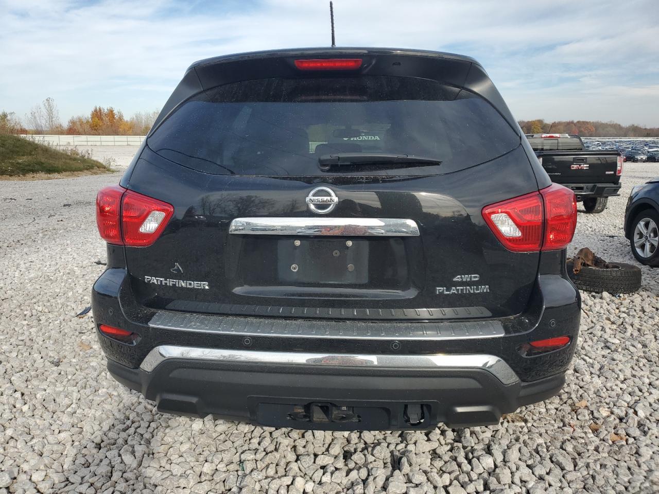 5N1DR2MMXJC671137 2018 Nissan Pathfinder S