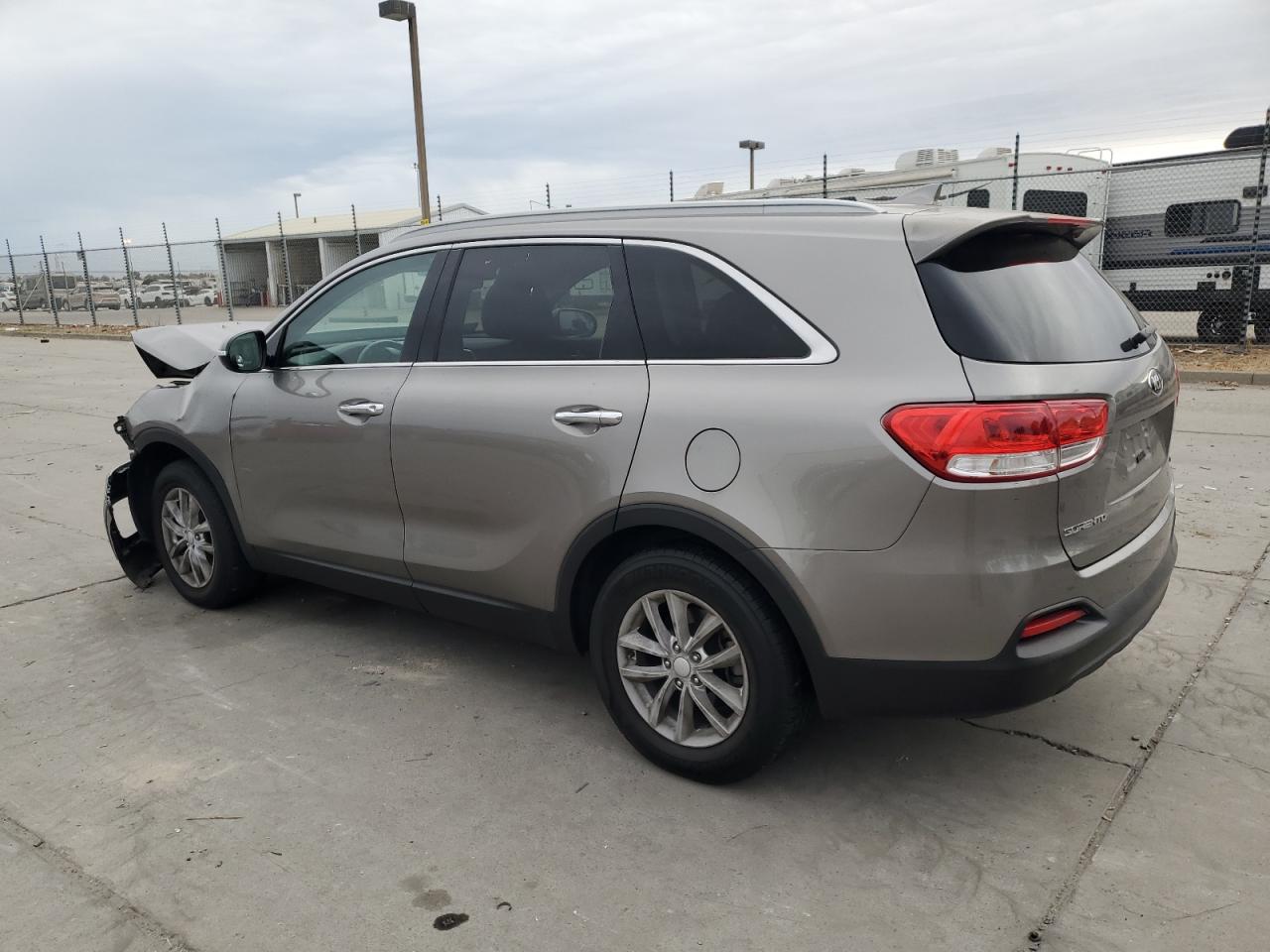 2016 Kia Sorento - Image 2