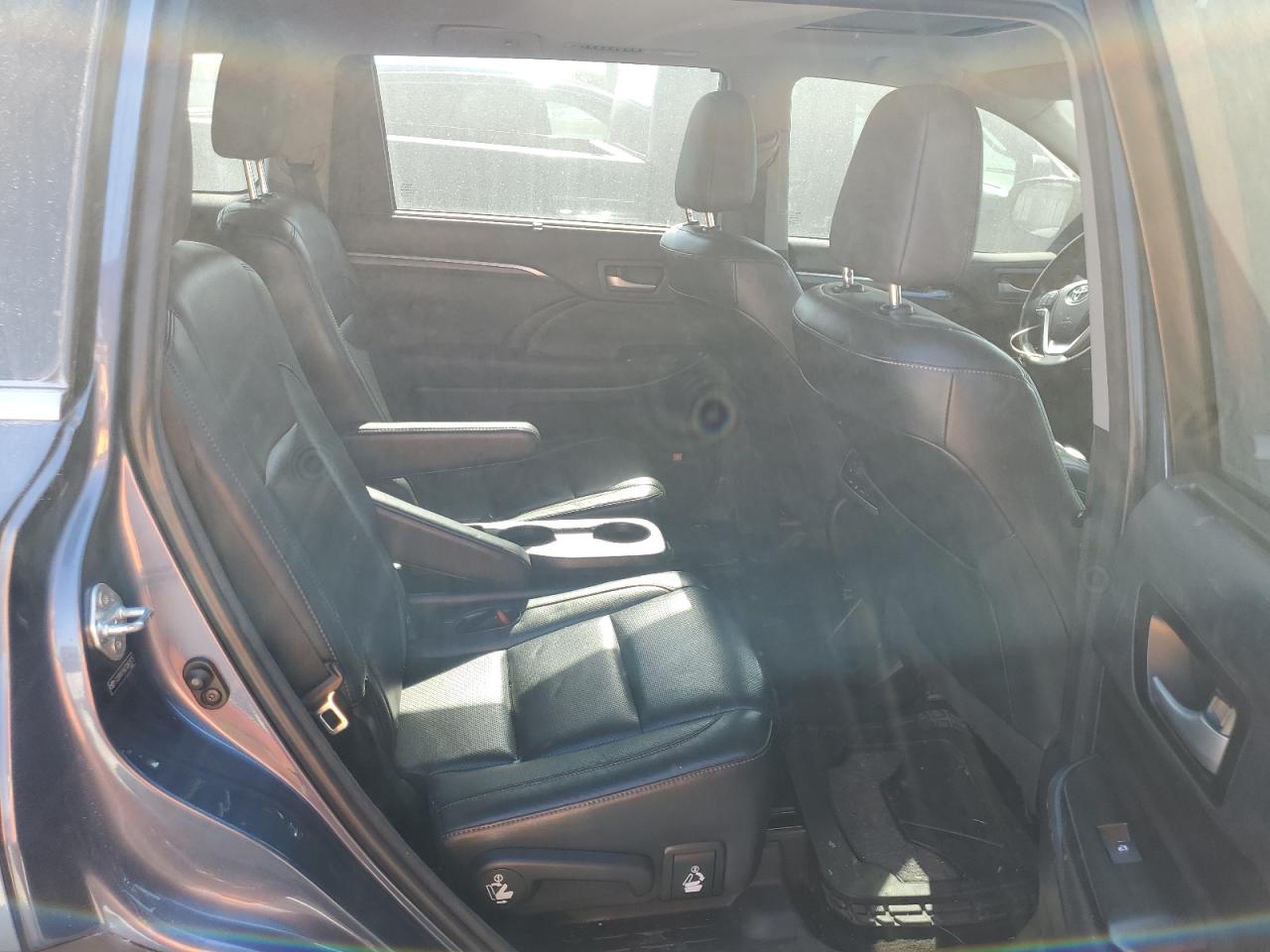 2014 Toyota Highlander - Image 11
