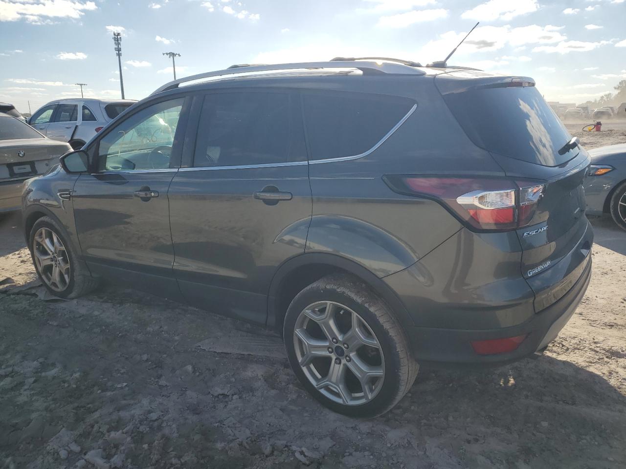 VIN 1FMCU0JD5HUB12862 2017 FORD ESCAPE no.2