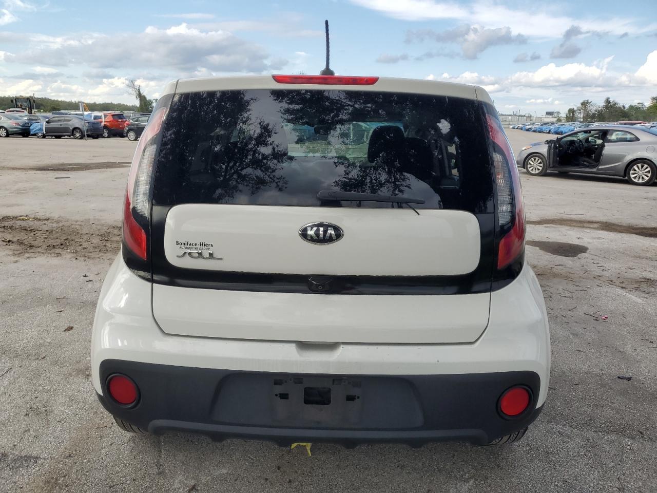 KNDJN2A29K7000588 2019 Kia Soul