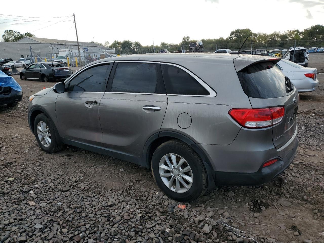 5XYPG4A32GG146754 2016 KIA SORENTO - Image 2