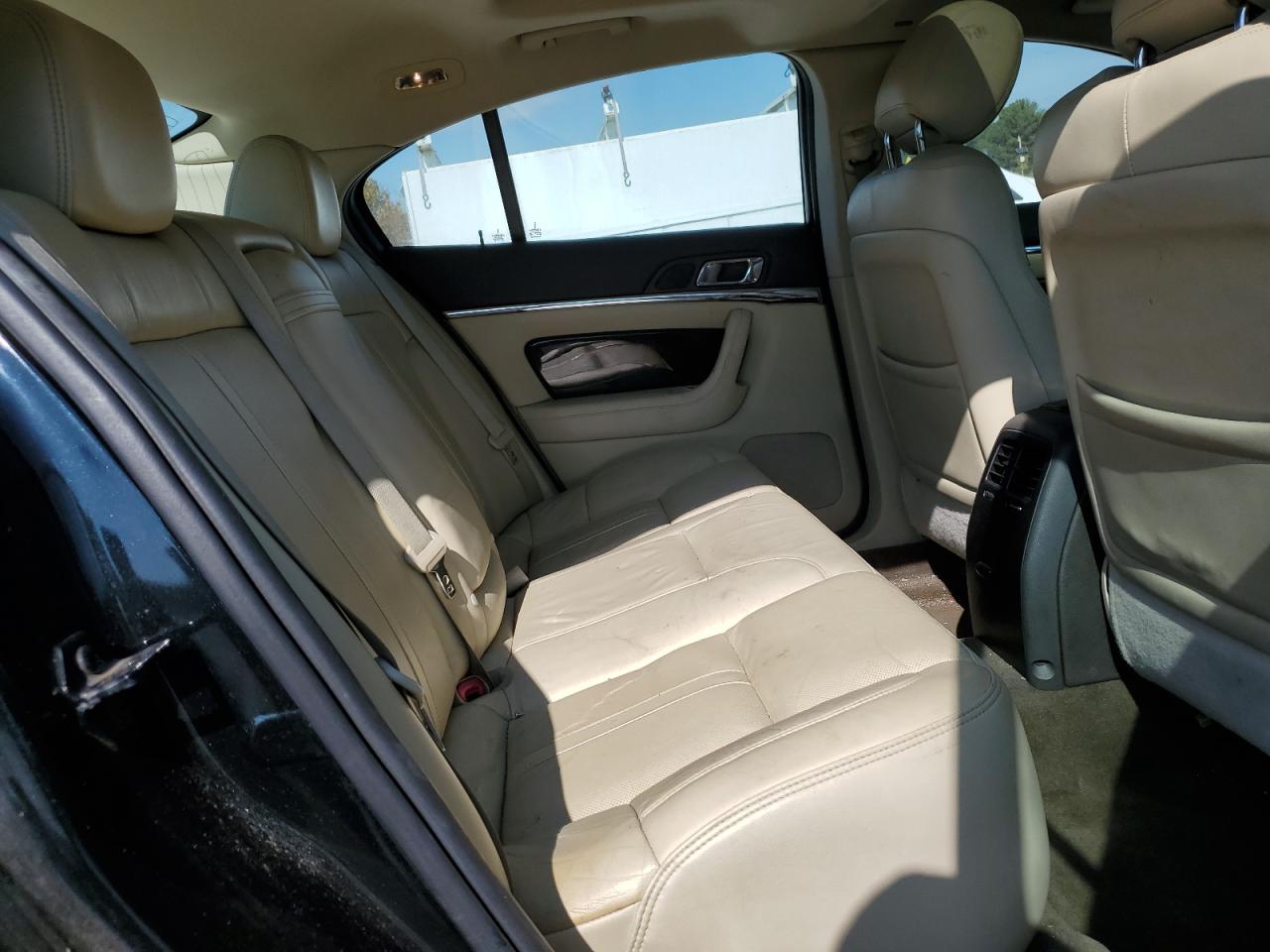 2014 Lincoln MKS - Image 10