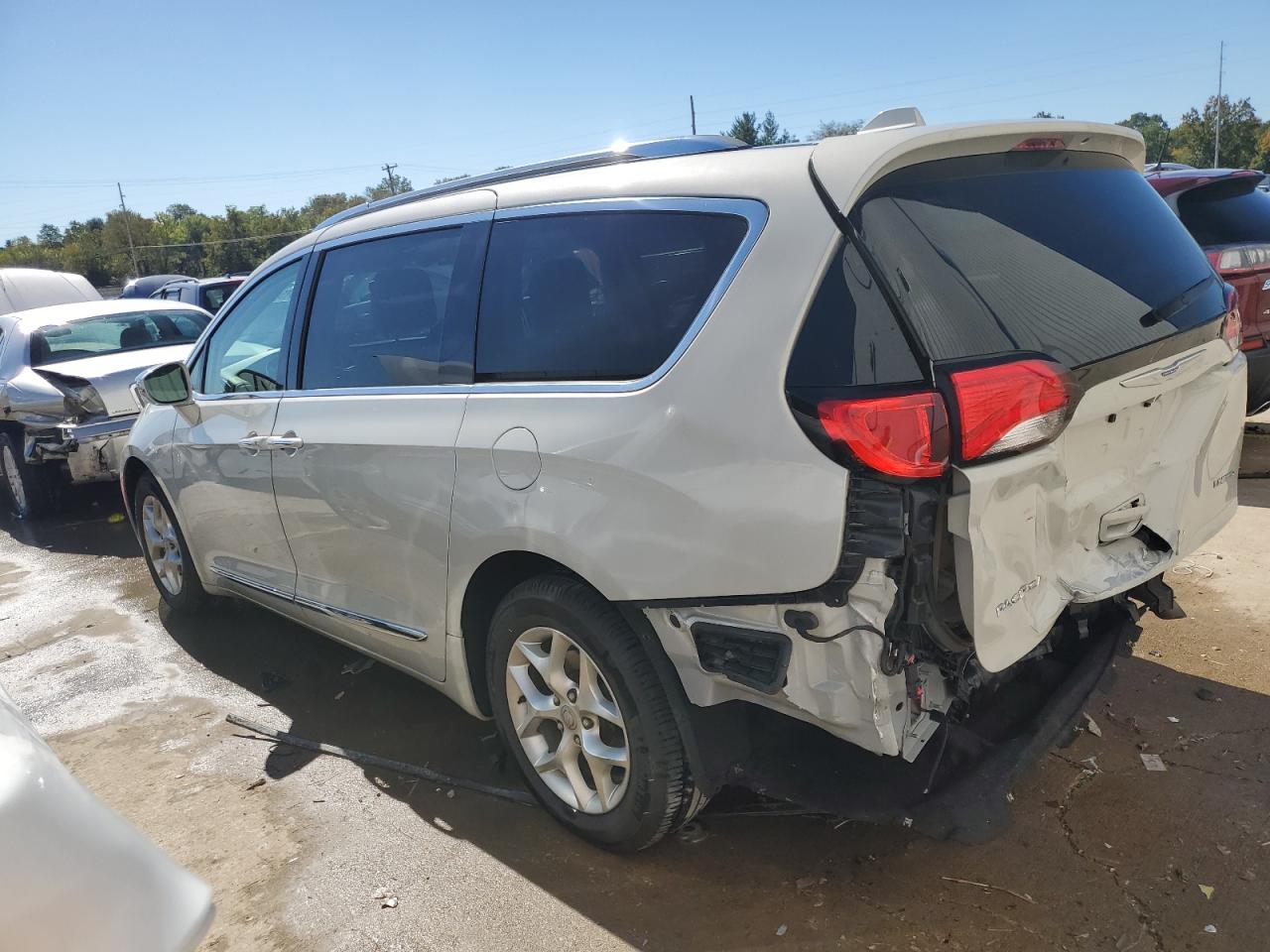 2020 Chrysler Pacifica - Image 2