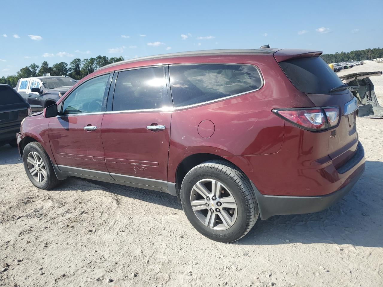 1GNKRHKDXFJ364871 2015 CHEVROLET TRAVERSE - Image 2