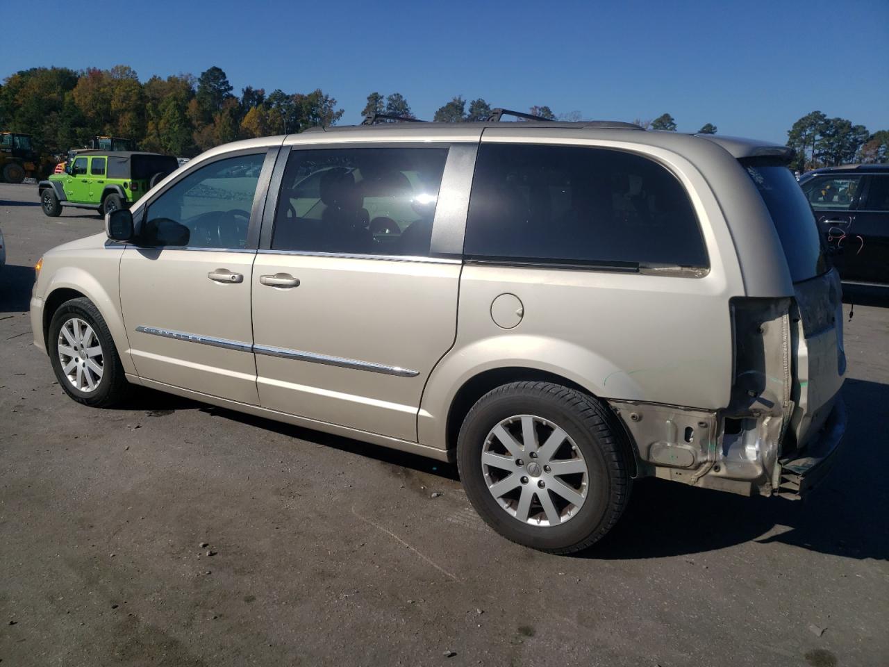 2015 Chrysler Town & Country - Image 2