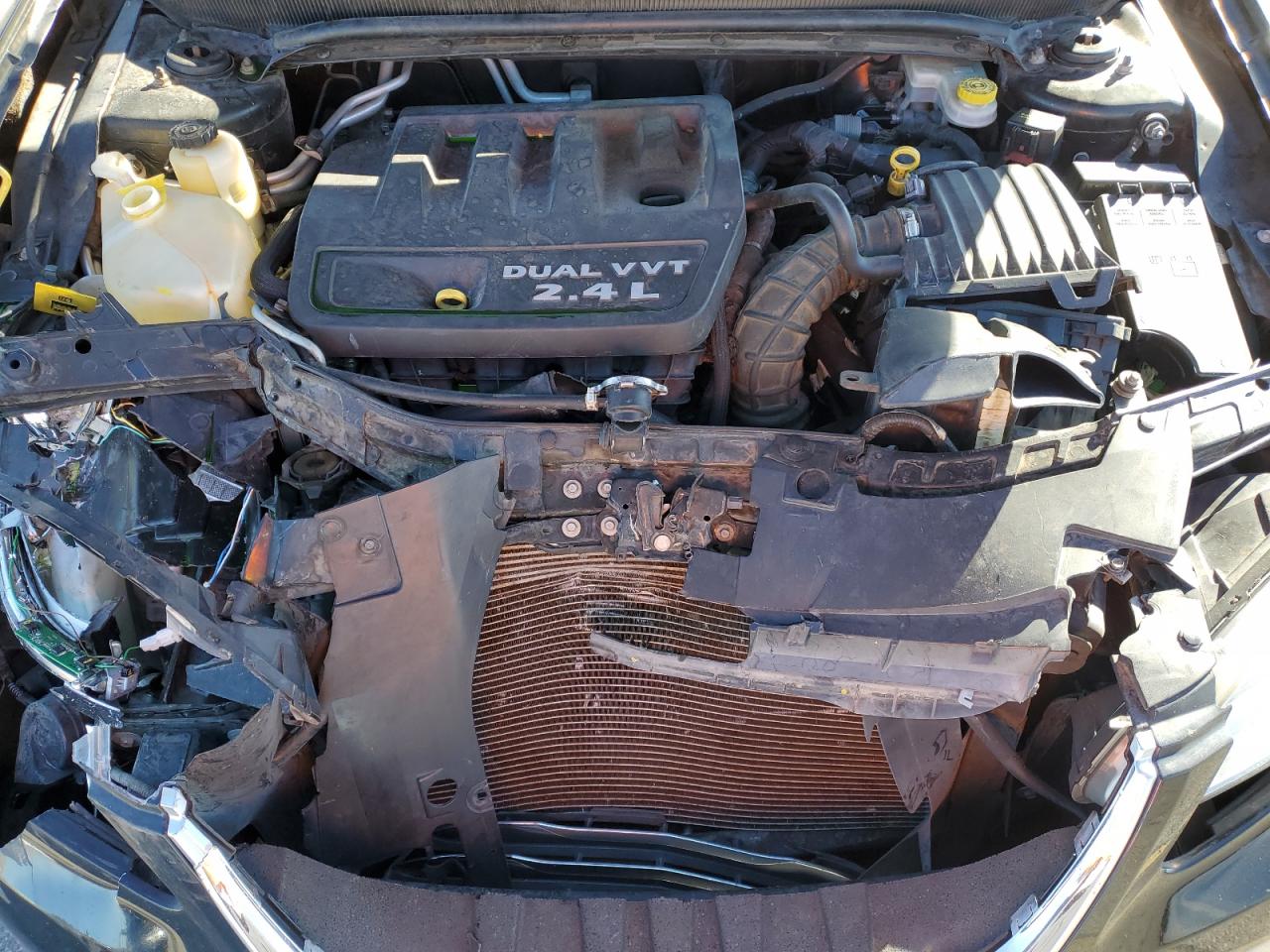 2013 Chrysler 200 - Image 13