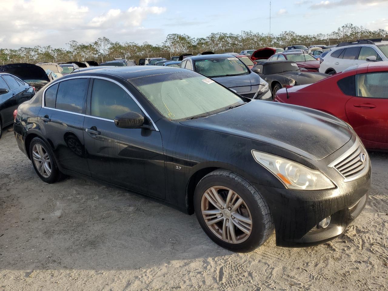 2015 Infiniti Q40 - Image 4