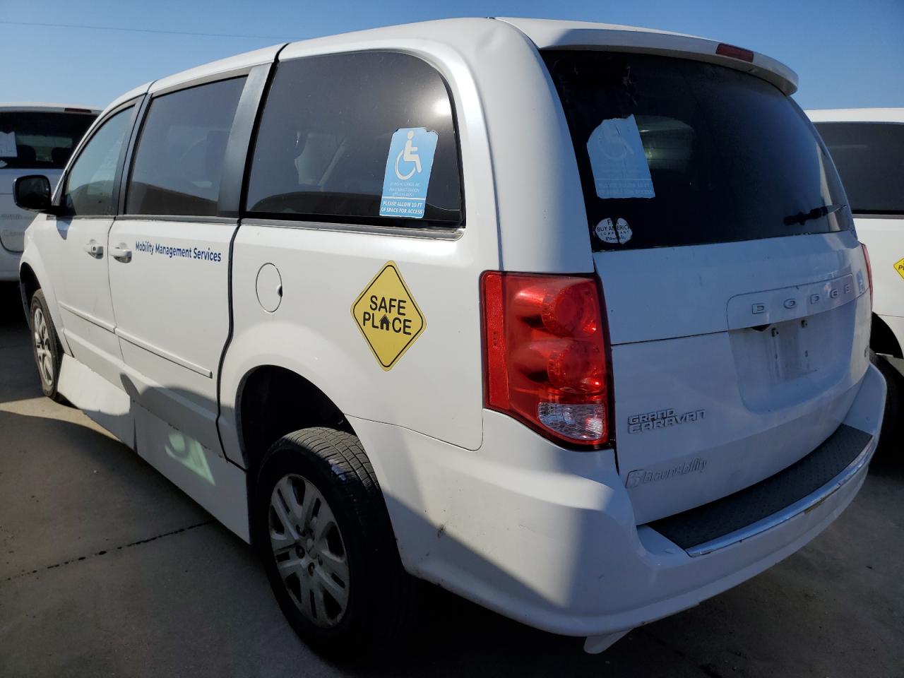 2017 Dodge Caravan - Image 2