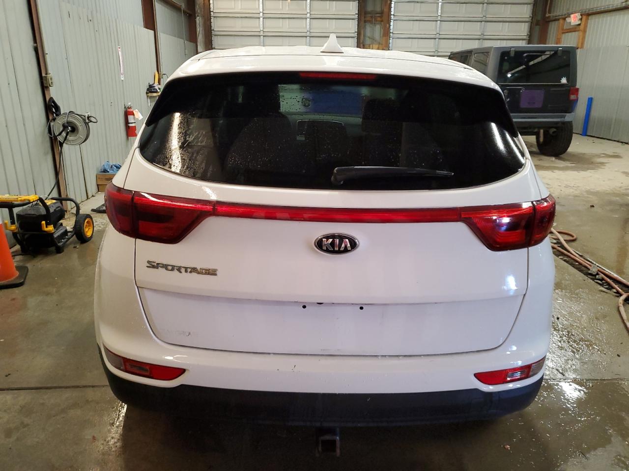 KNDPMCAC8J7463638 2018 Kia Sportage Lx