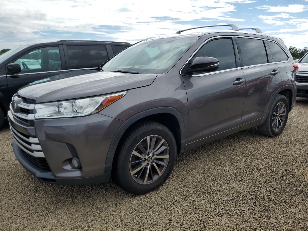 2018 Toyota Highlander - Image 1