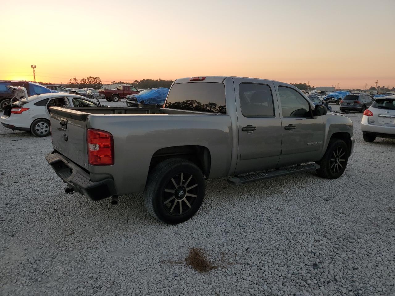 2007 Chevrolet Silverado C1500 Crew Cab VIN: 2GCEC13C371721775 Lot: 74995094