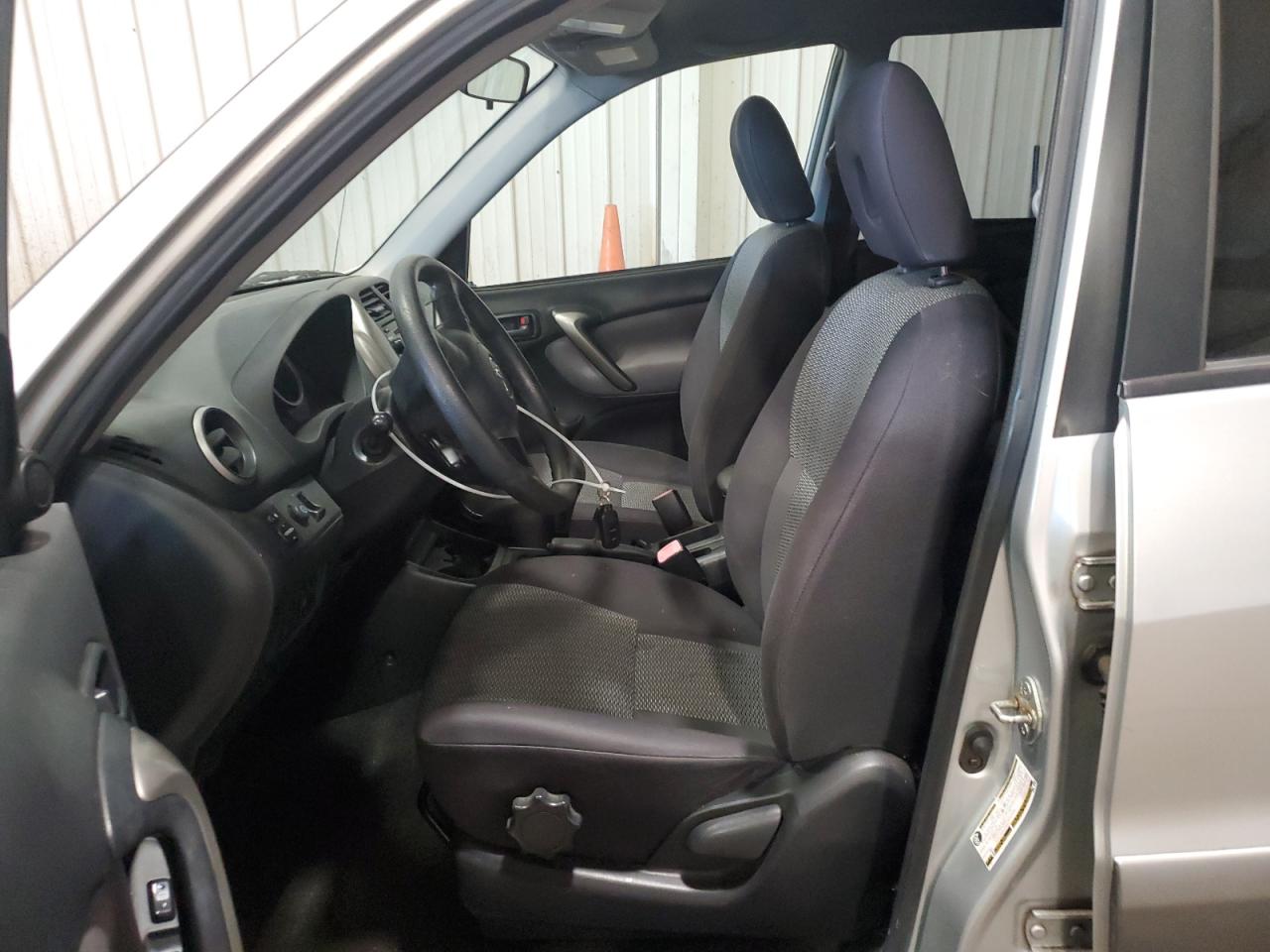 2004 Toyota RAV 4 - Image 7