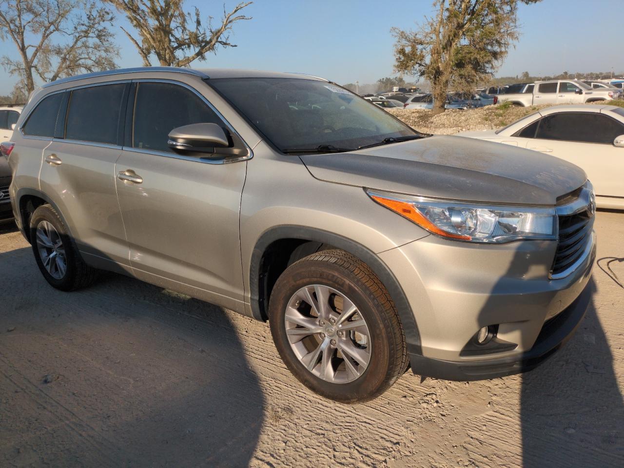 2015 Toyota Highlander Xle VIN: 5TDKKRFH5FS045316 Lot: 75220014