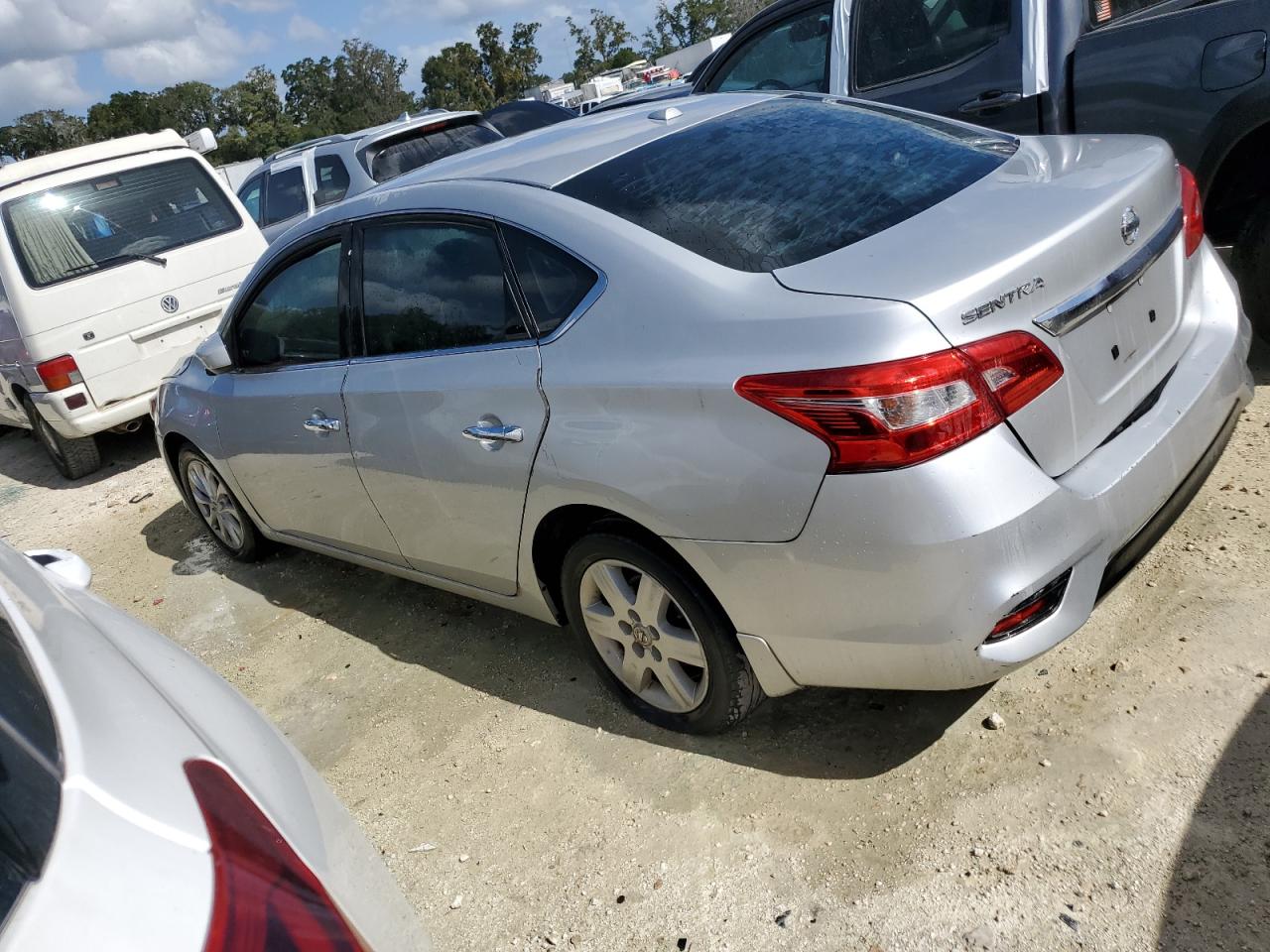 2018 Nissan Sentra - Image 2