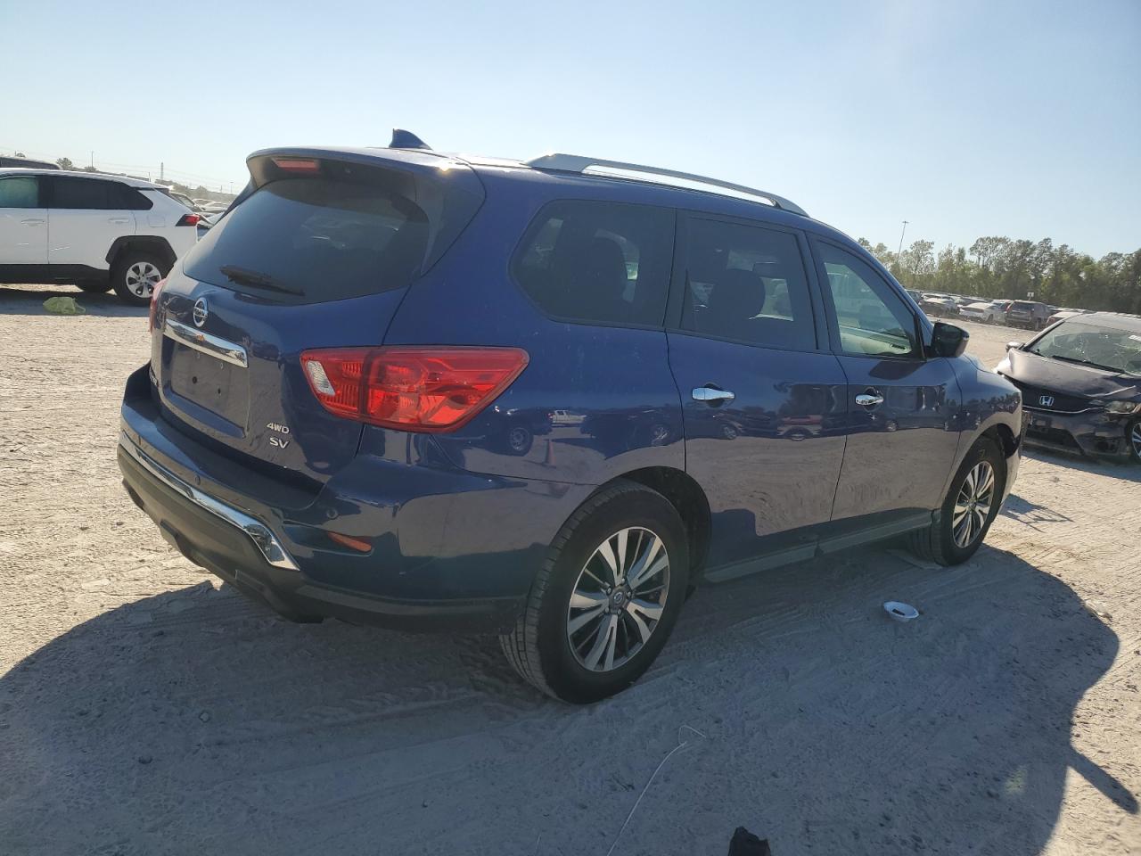 2019 Nissan Pathfinder - Image 3