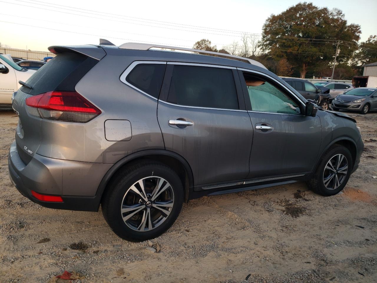 2018 Nissan Rogue - Image 3