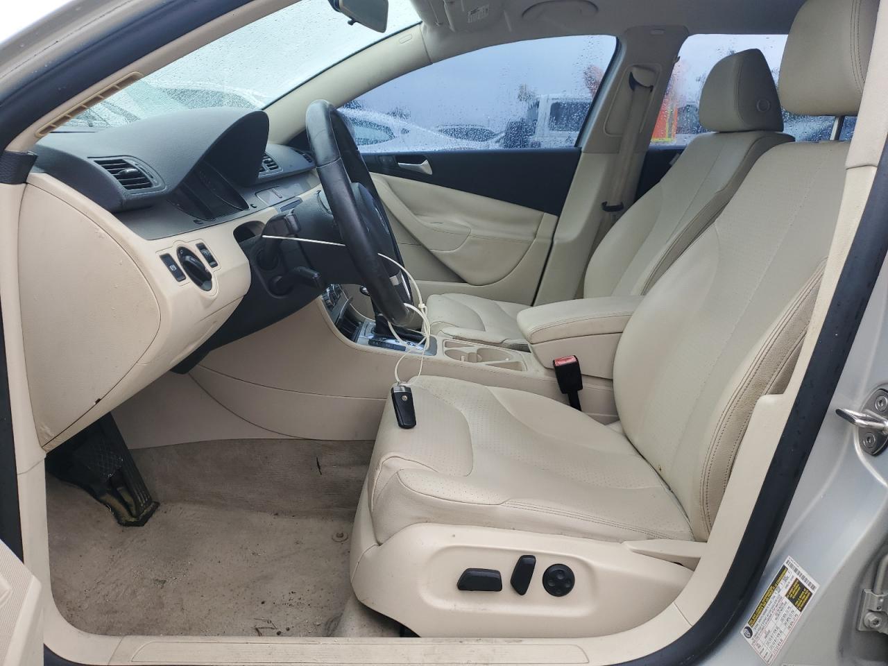 2010 Volkswagen Passat Komfort VIN: WVWXK7AN3AE160261 Lot: 74591274