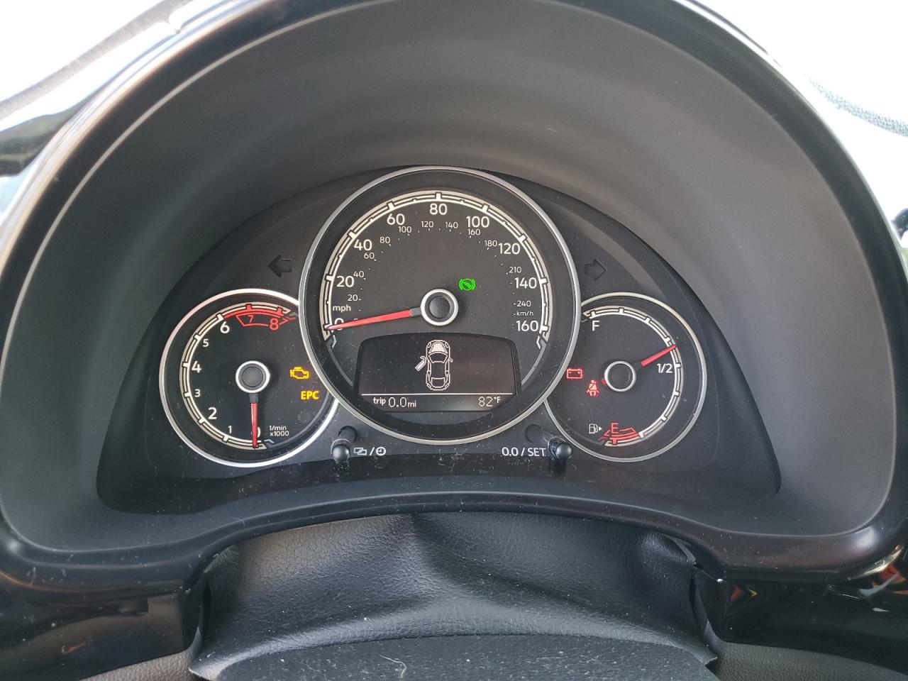 3VWFD7AT6KM715779 2019 Volkswagen Beetle S