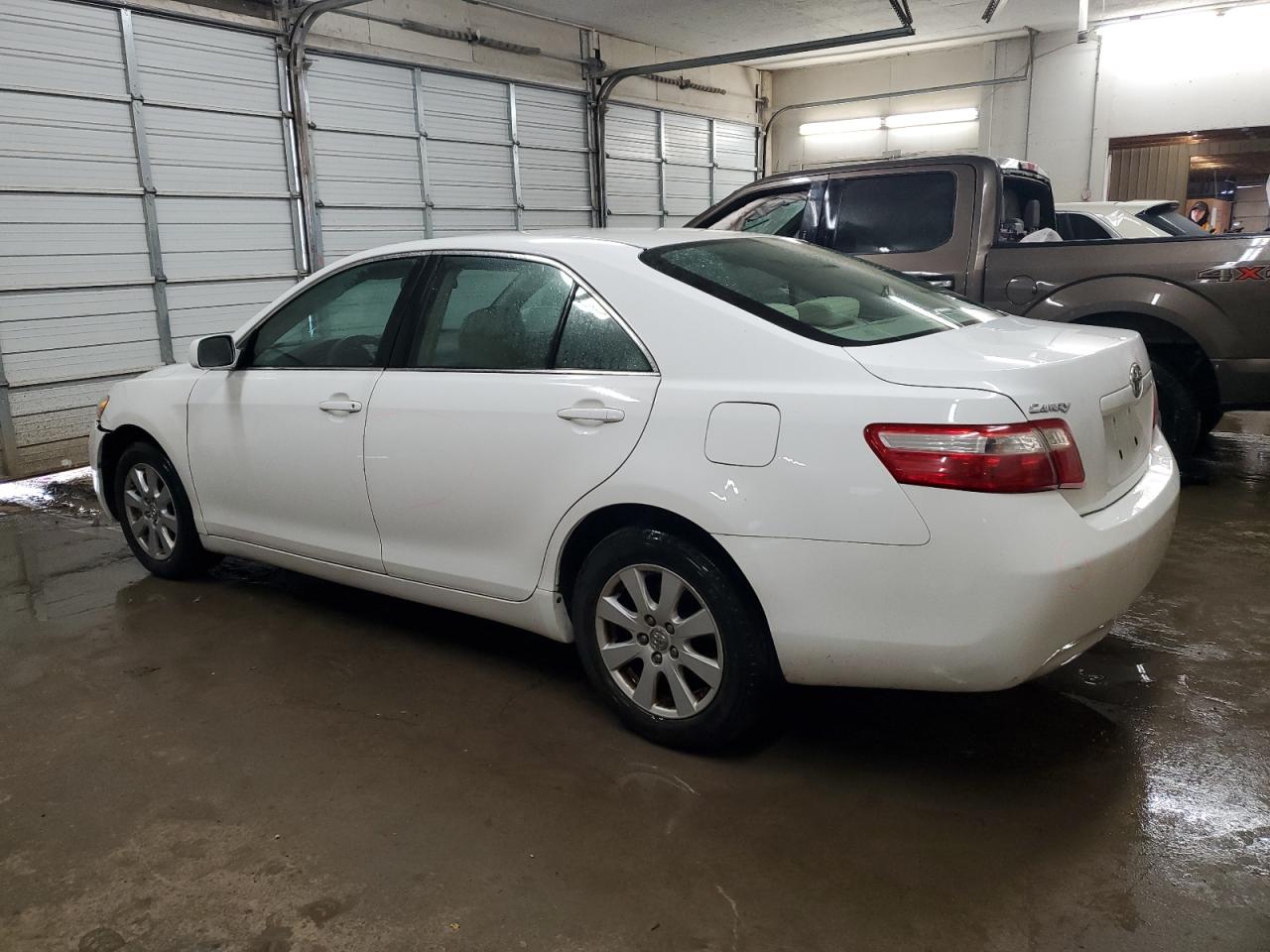 2009 Toyota Camry - Image 2