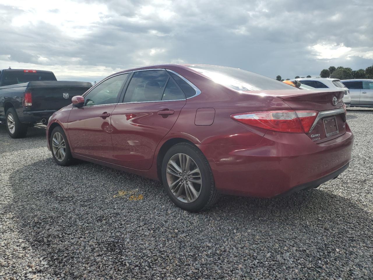 4T1BF1FK6HU802901 2017 TOYOTA CAMRY - Image 2