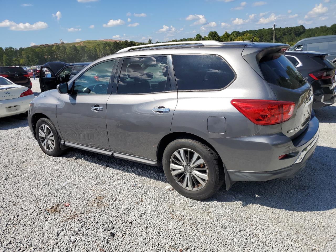 VIN 5N1DR2MN2HC633274 2017 NISSAN PATHFINDER no.2